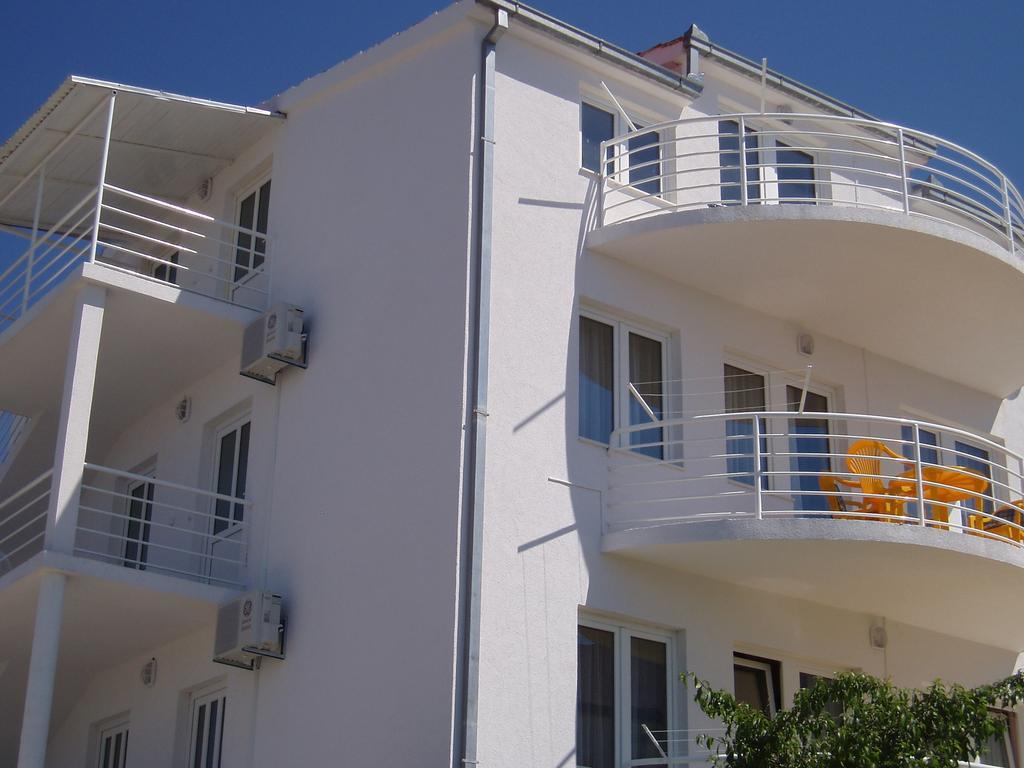 Apartments Niko Trogir Bagian luar foto