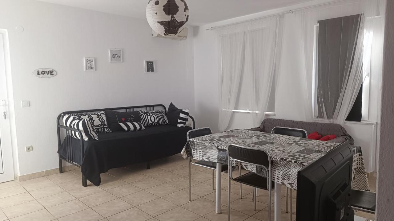 Apartments Niko Trogir Bagian luar foto
