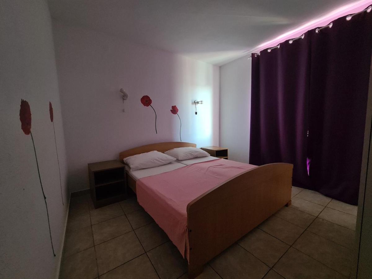 Apartments Niko Trogir Bagian luar foto