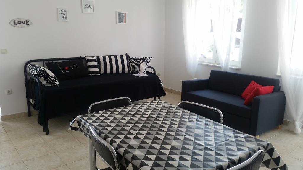 Apartments Niko Trogir Bagian luar foto