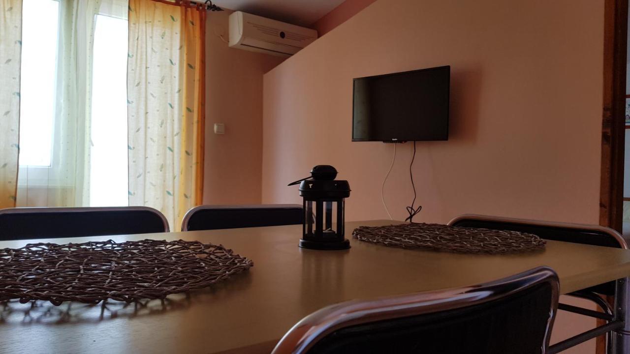 Apartments Niko Trogir Bagian luar foto